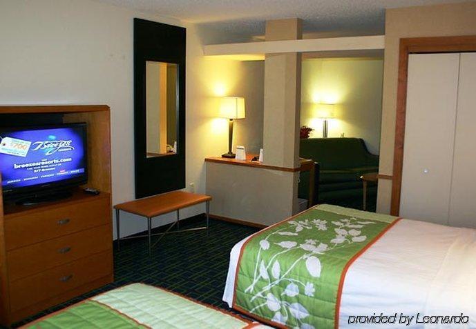 Fairfield Inn & Suites Cleveland Avon Pokoj fotografie